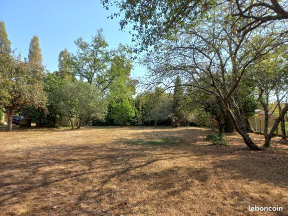 Terrain 727 m² Targon · 64 500 €