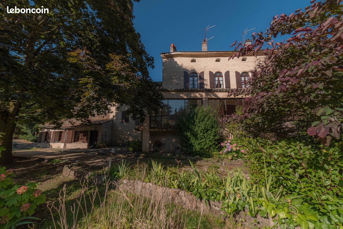 Maison 10 pièces 382 m² · à Lamastre · 382 m² · 270 000 €