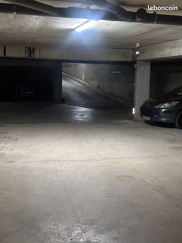 Parking hyper centre · à Montereau-Fault-Yonne · 10 000 €