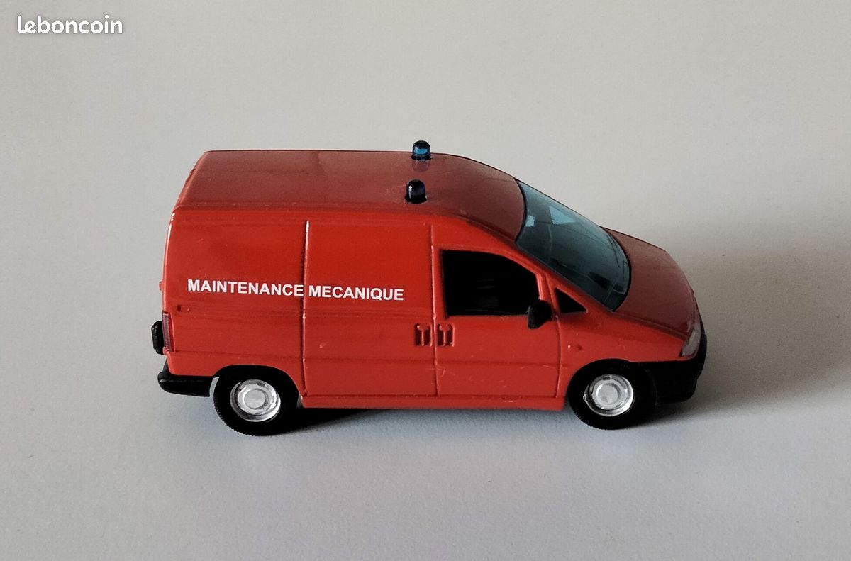 Camion miniature de pompier 15 échelle 1:43 "Peugeot Expert" (image 5)
