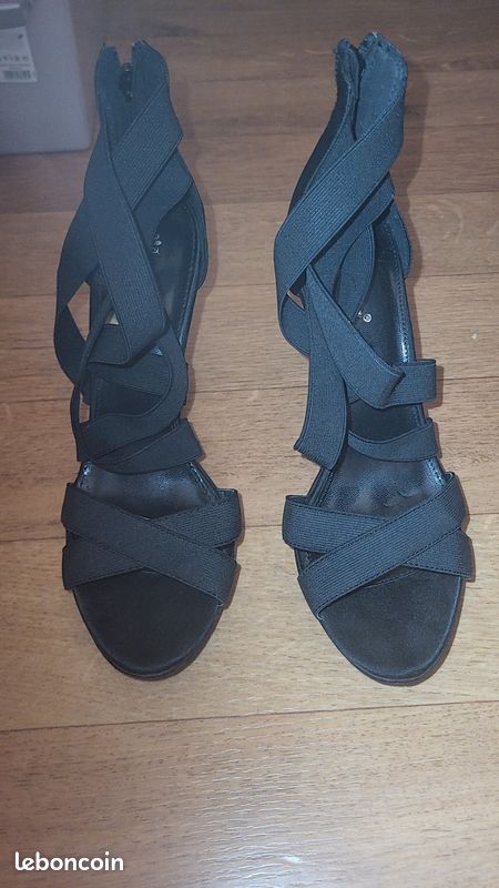 Chaussures à talon noir femme T40 jamais portées (image 1)