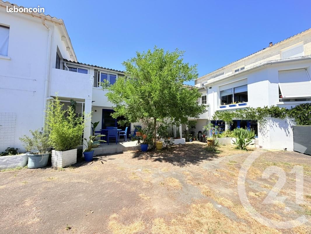 Immeuble 724 m² · à Longeville-sur-Mer · 724 m² · 523 373 €