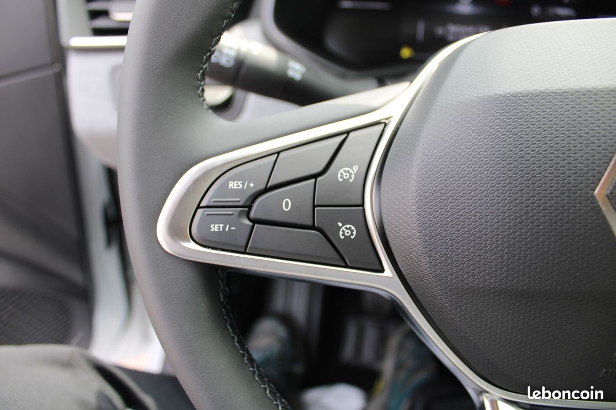 Renault CLIO VI EVOLUTION DIESEL BLUEDCI 100 CV BOITE 6V CAMÉRA USB GPS LINK MÉDIA FULL LEDS ABS (image 10)