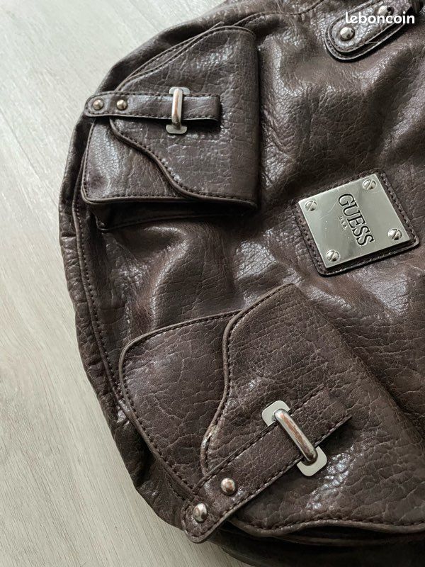 Sac Guess en cuir marron (image 10)