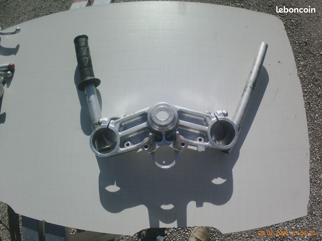 Tés de fourche sup et guidons ZX9 R (image 2)