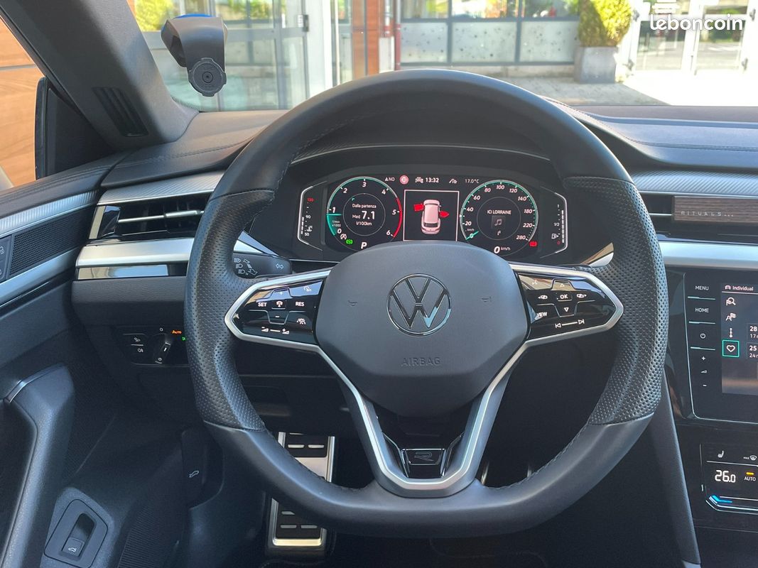 VOLKSWAGEN ARTEON SHOOTING BRAKE 2.0 TDI EVO SCR 150 DSG7 R-Line - TOIT OUVRANT - PNEUS NEUF (image 13)