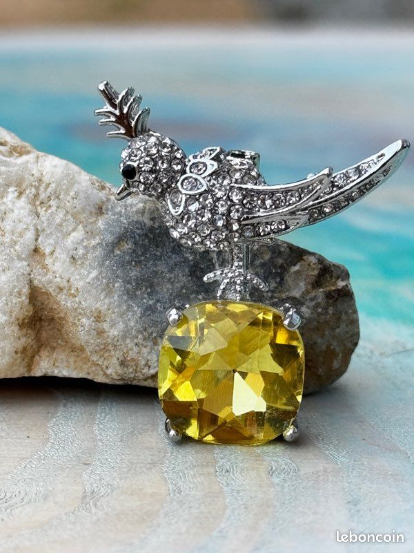 Broche Vintage Bel Oiseau Ajourée Or Et Cristaux - État Parfait, Bijou Fantaisie