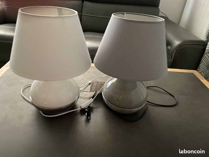 2 lampes une pieds blanc l’aitre pieds gris neuves (image 5)