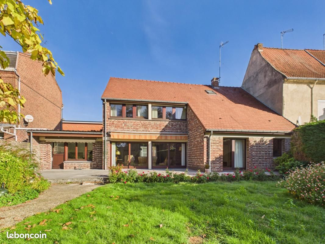 Maison 10 pièces 243 m² · à Saint-Amand-les-Eaux · 243 m² · 559 000 €