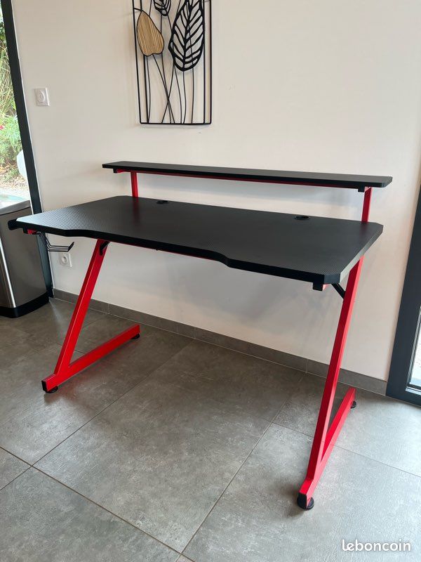 Bureau Gamer / Bureau de travail (acheté chez BUT) - Effet Carbone (image 1)