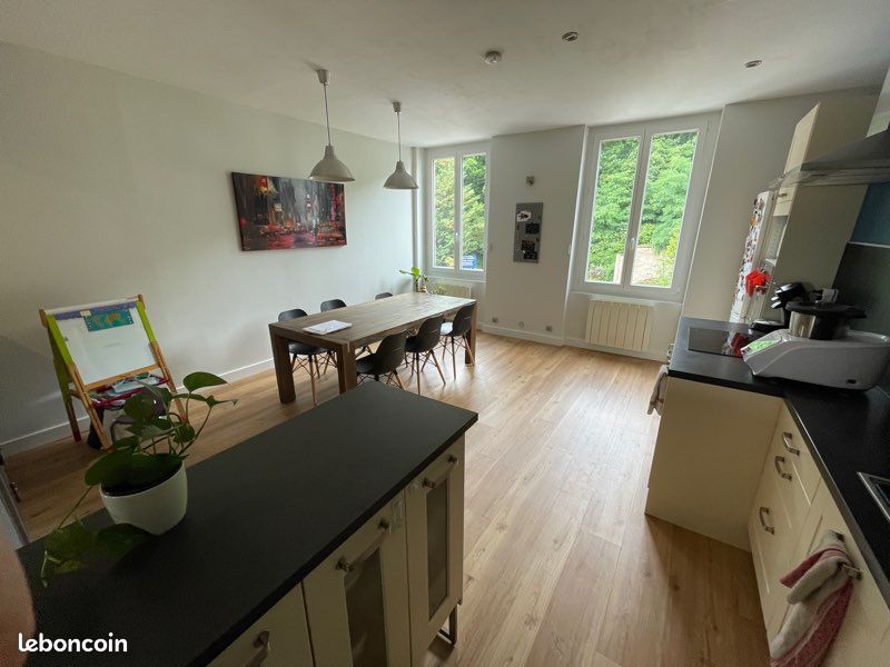 Appartement 5 pièces 100 m² · à Saint-Étienne · 100 m² · 860 €