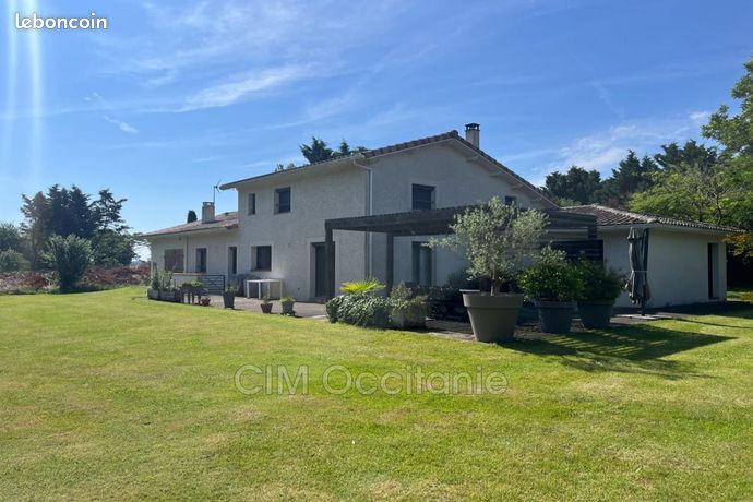 Maison 7 pièces 230 m²