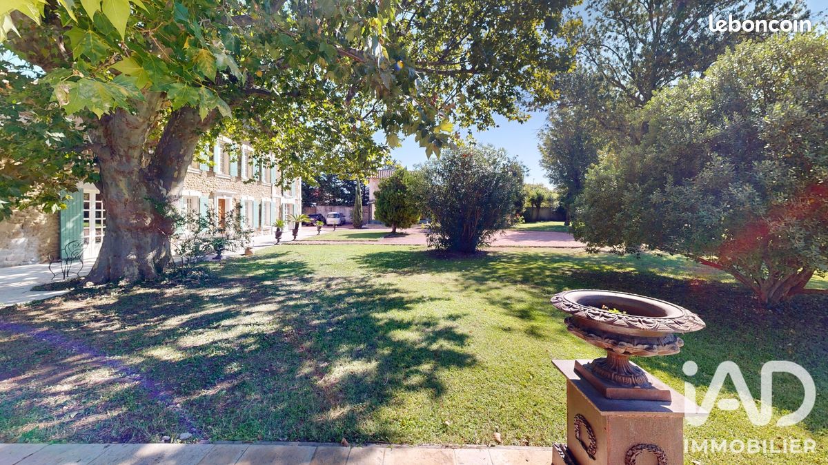 Maison 10 pièces 300 m² · à Sorgues · 300 m² · 1 095 000 €