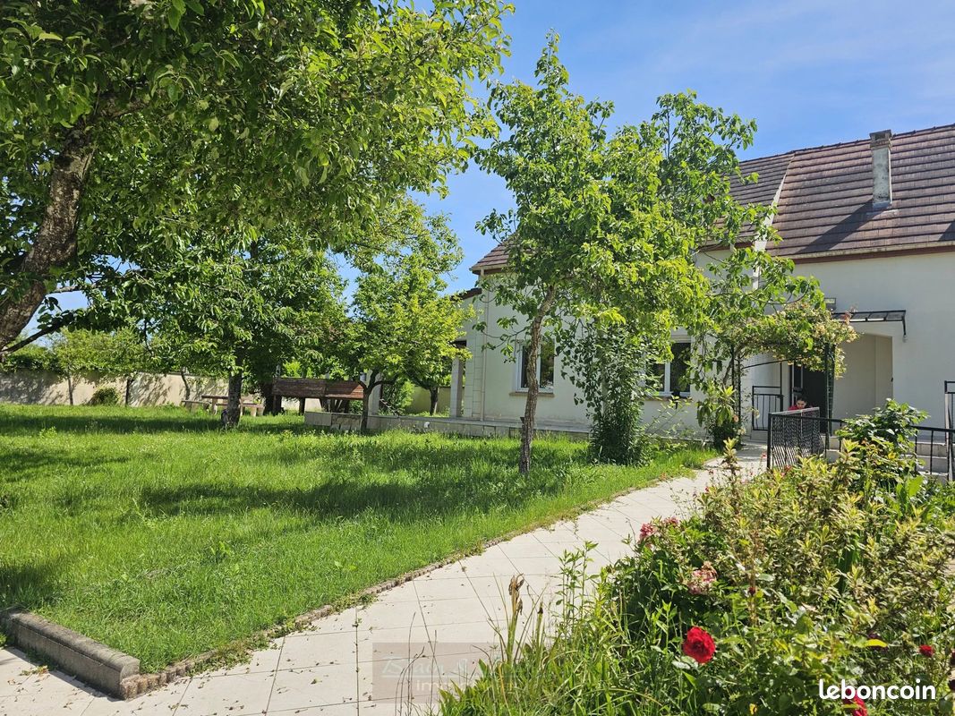 Maison 5 pièces 155 m² · à Bransles · 155 m² · 198 000 €