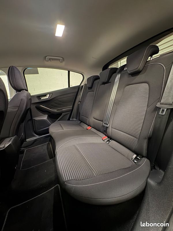 FORD Focus Berline Titanium X 1.0 EcoBoost 125 / CARPLAY / LINE ASSIST / CAMERA RECUL / RADAR AR / REGULATEUR LIMITEUR / CLIM AUTO (image 28)