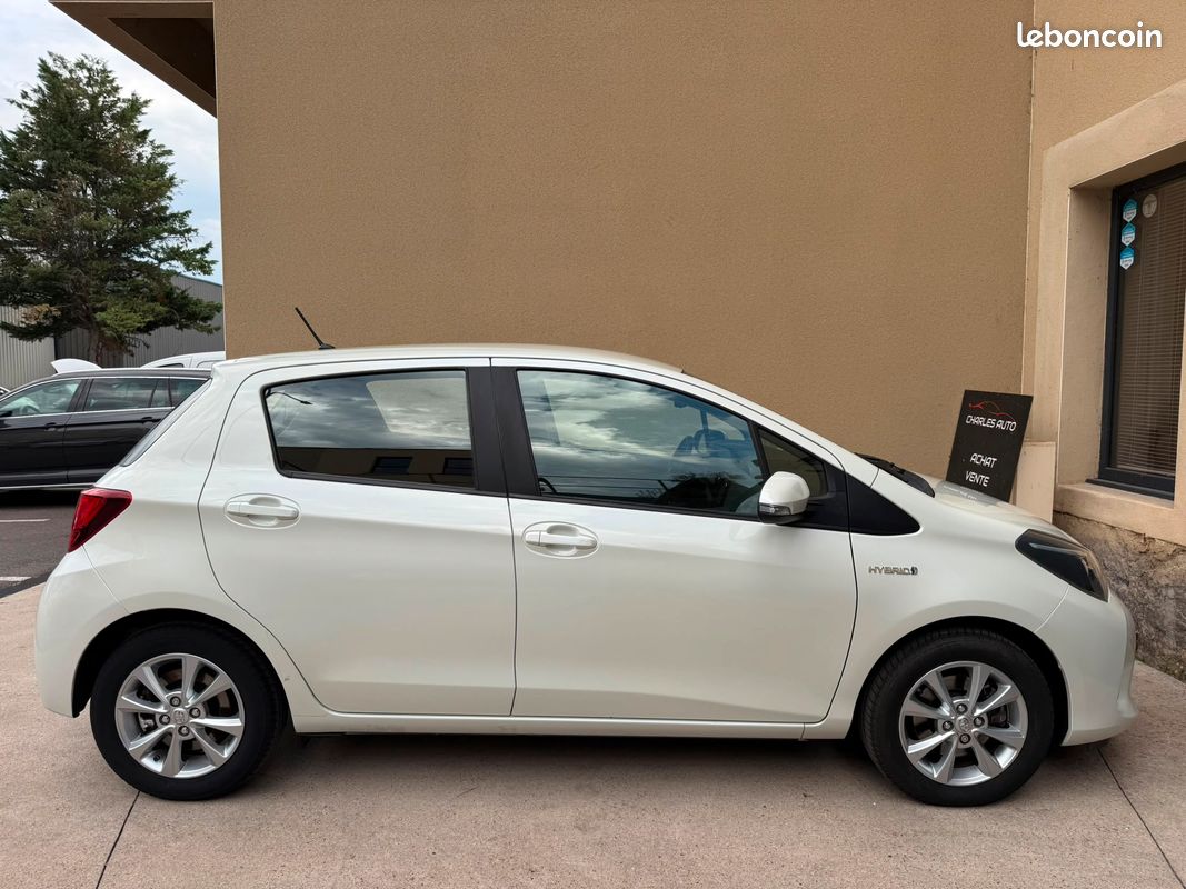 Toyota Yaris HSD 100h Dynamic 5p / 1ere main / Garantie 12 mois (image 13)