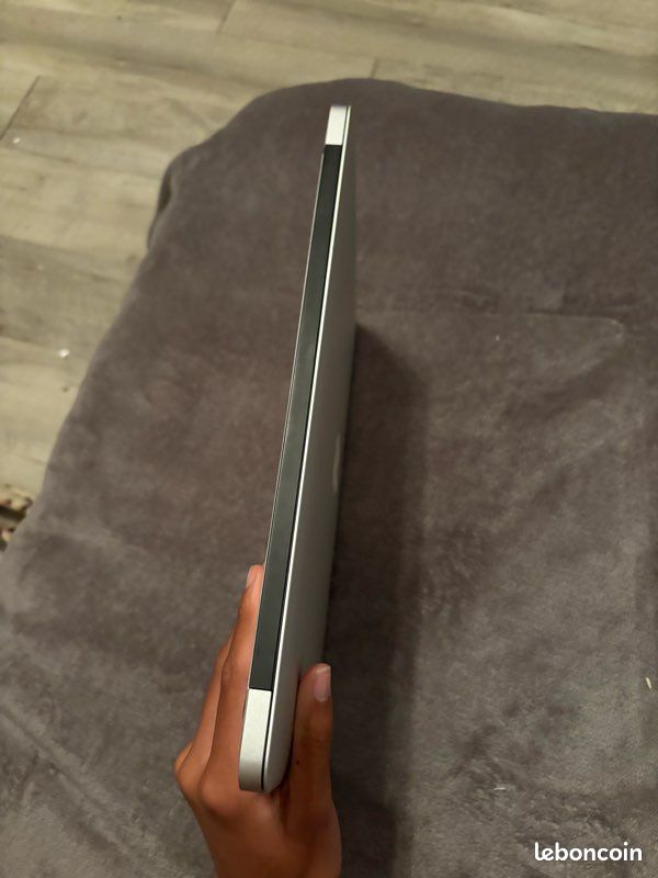 MacBook Air 2017 (image 7)