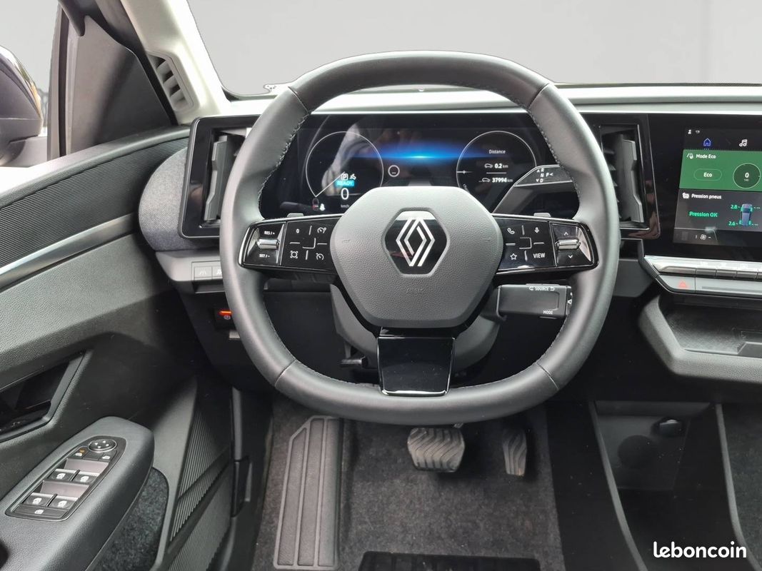 RENAULT Megane E-Tech EV40 130ch standard charge Equilibre (image 10)