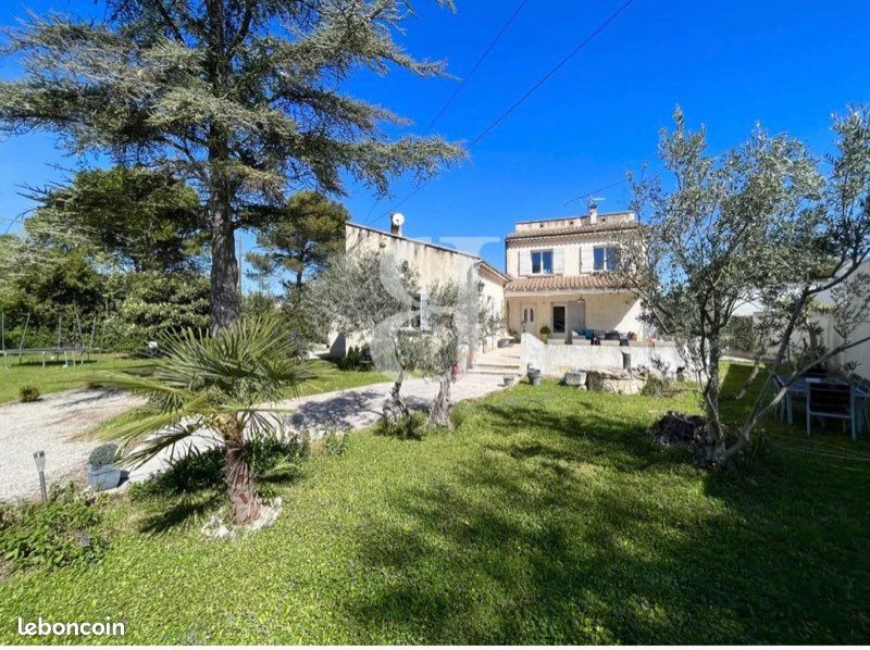 Maison 10 pièces 167 m² · à Eyragues · 167 m² · 632 000 €