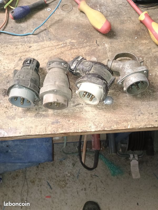 Prises triphasées (image 1)