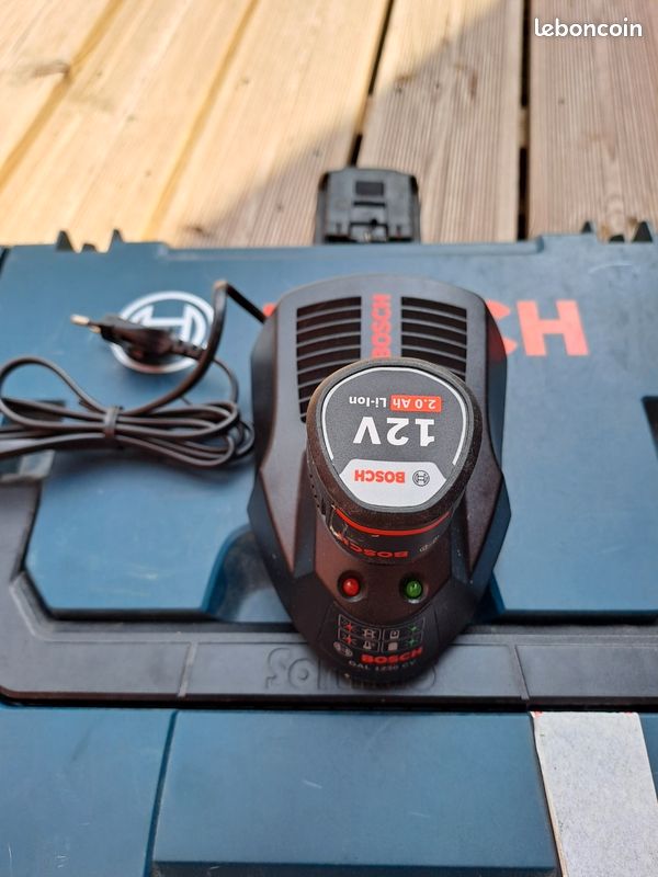 Scie sabre Bosch Pro GSA 12V + 2 batterie +chargeur + lames (image 3)