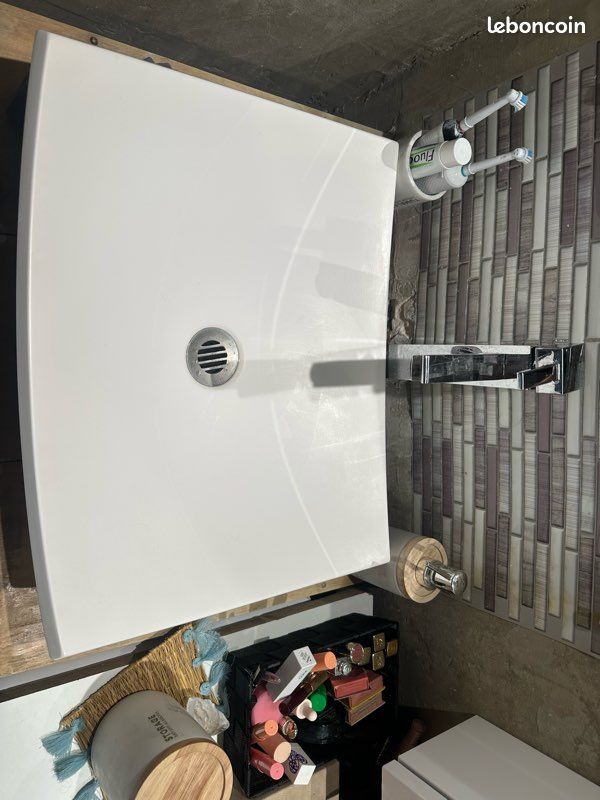 Vasque et robinet salle de bain (image 2)