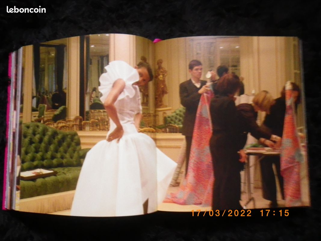 Livre Yves Saint Laurent (image 6)