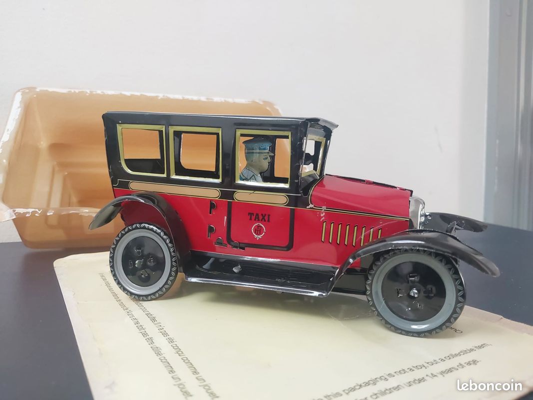 Julihai Jouet de Voiture Vintage Mécanique, Voiture en Fer Blanc Rétro Fabriquée à la Main pour Cadeau de Collection pour Adultes, avec Un Design