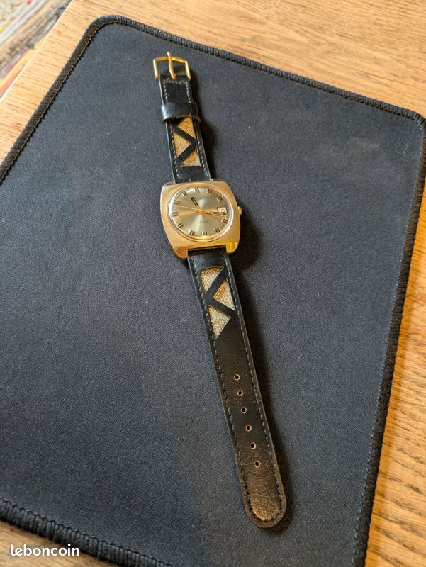 Deux Montres Timex Vintage électriques Années 1970 - Mouvement Quartz, Bracelet Maillon - Occasion Pour Collectionneurs