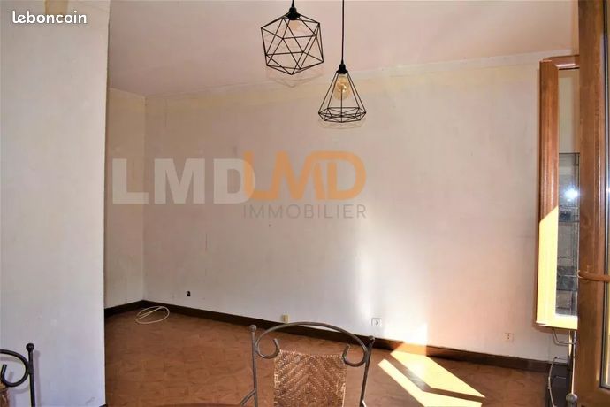https://img.leboncoin.fr/api/v1/lbcpb1/images/85/53/a2/8553a2e3d1315418cd291c28c3cf7cecf5afcb5b.jpg?rule=ad-image