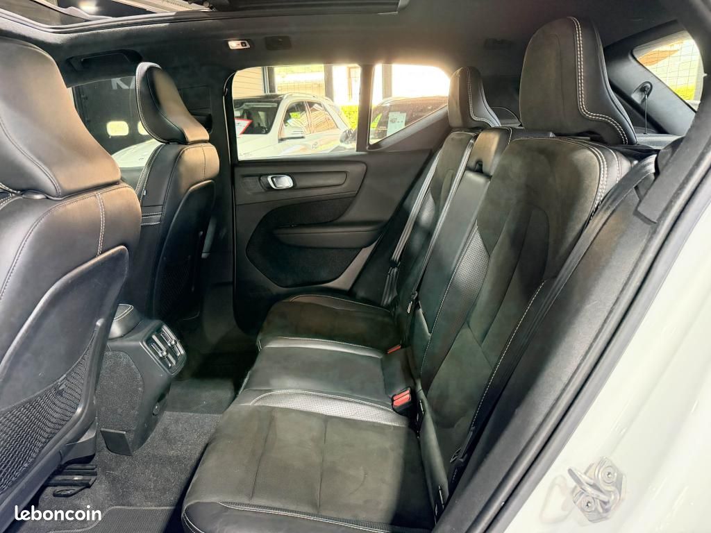 VOLVO XC40 D4 AWD 190 ch Geartronic R-Design- Toit ouvrant- Harman/Kardon- Keyless (image 20)