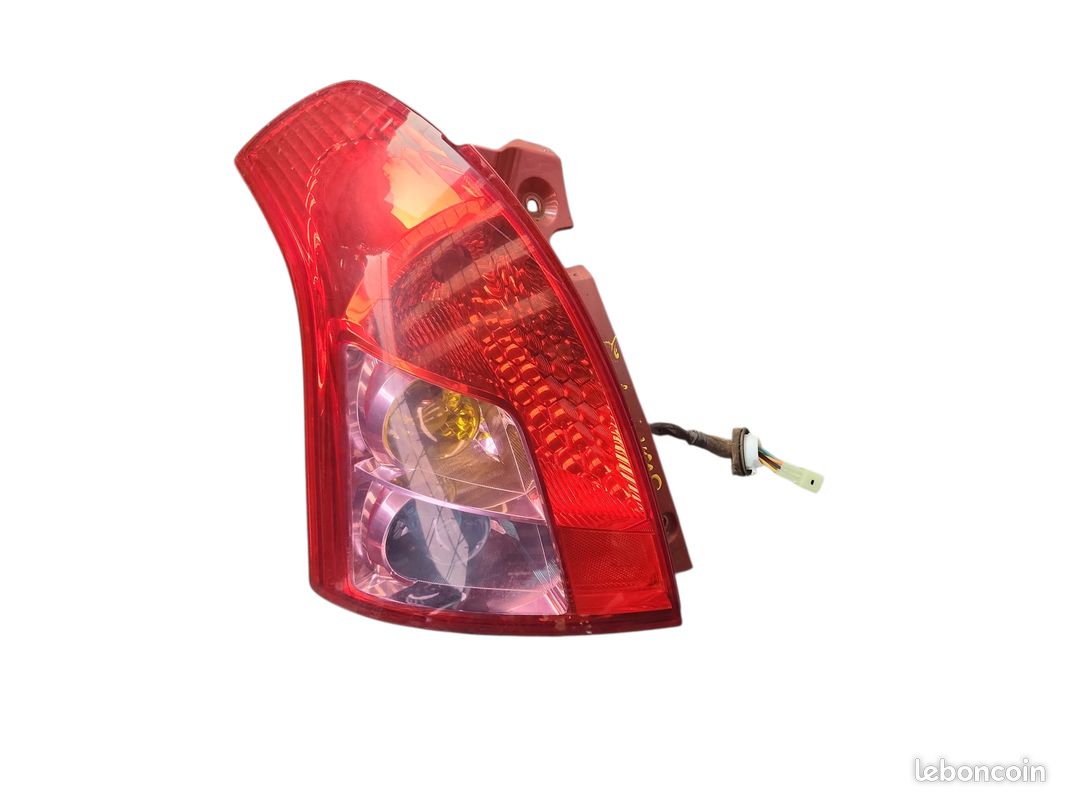 FEUX ARRIERE SUZUKI SWiFT EN BON ETAT MSA 95 (image 2)
