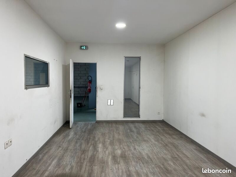Local d'activité 399 m² (image 10)