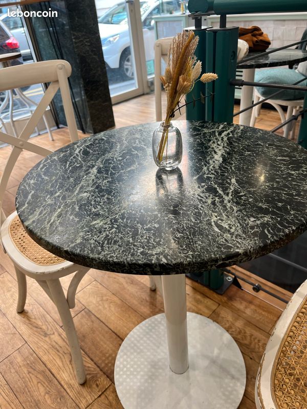 Table ronde en marbre vert foncé (image 1)