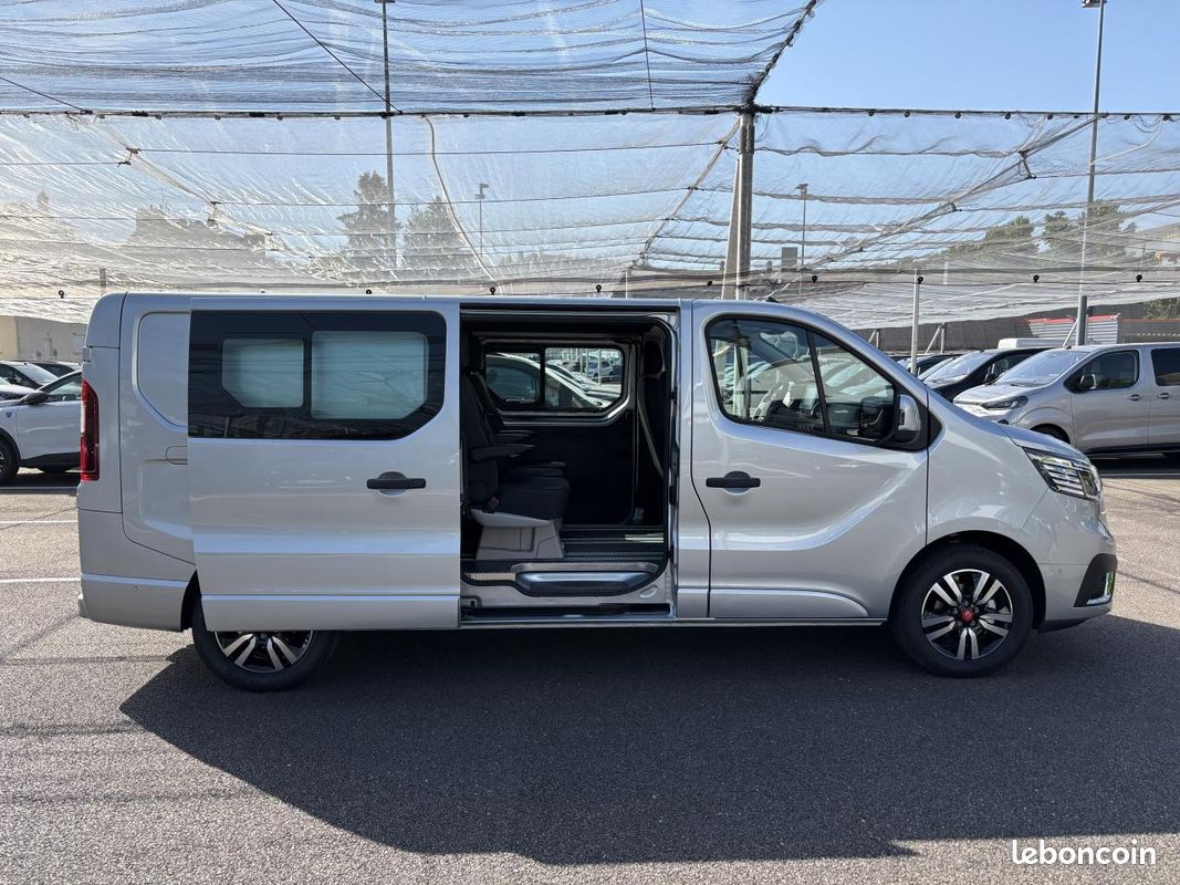 Renault trucks trafic l2h1 3t blue dci 150 bva9 double cabine sieges demontables 5pl gsr2 exclusive (image 7)