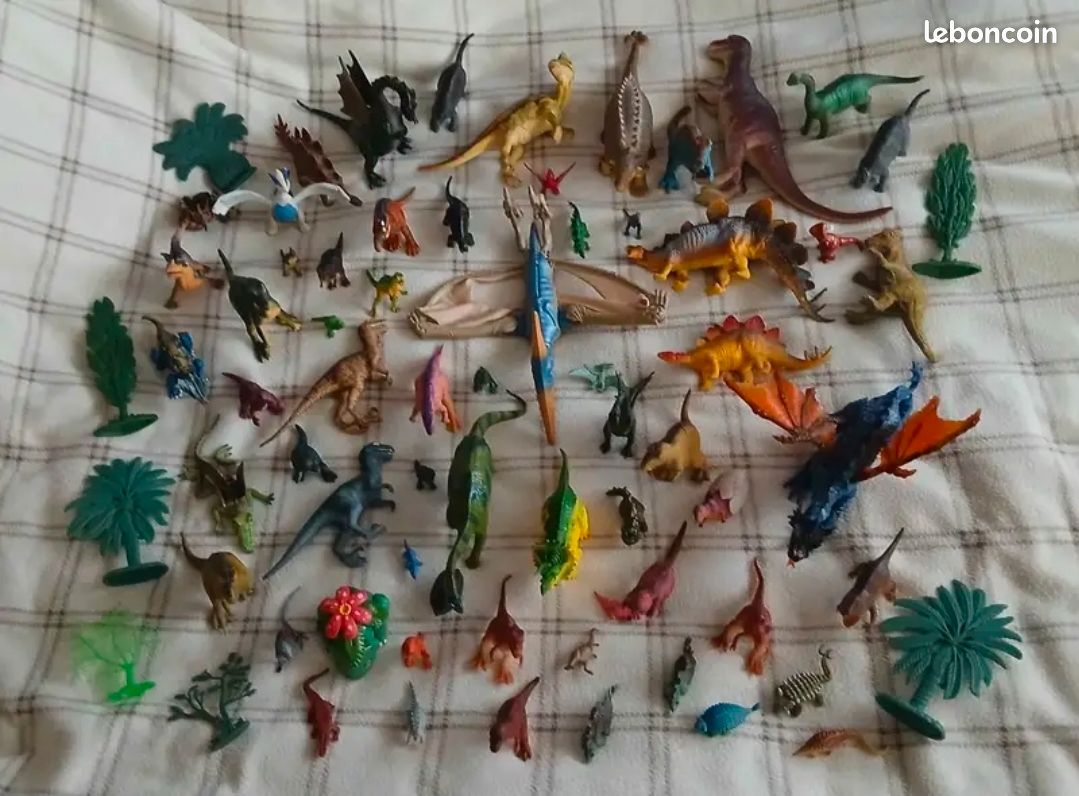 Lot de jouets dinosaures : livres, dinosaures, camion transporteur schleich,... (image 5)