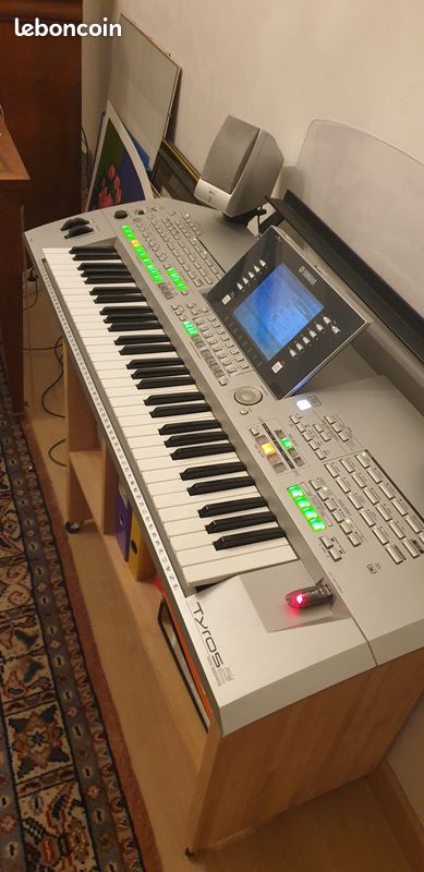 Synthétiseur Yamaha TYROS 2 (image 4)