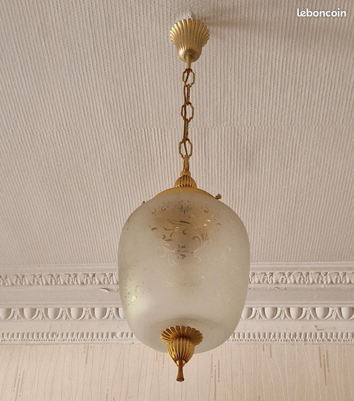Luminaire en verre sculpté (image 3)