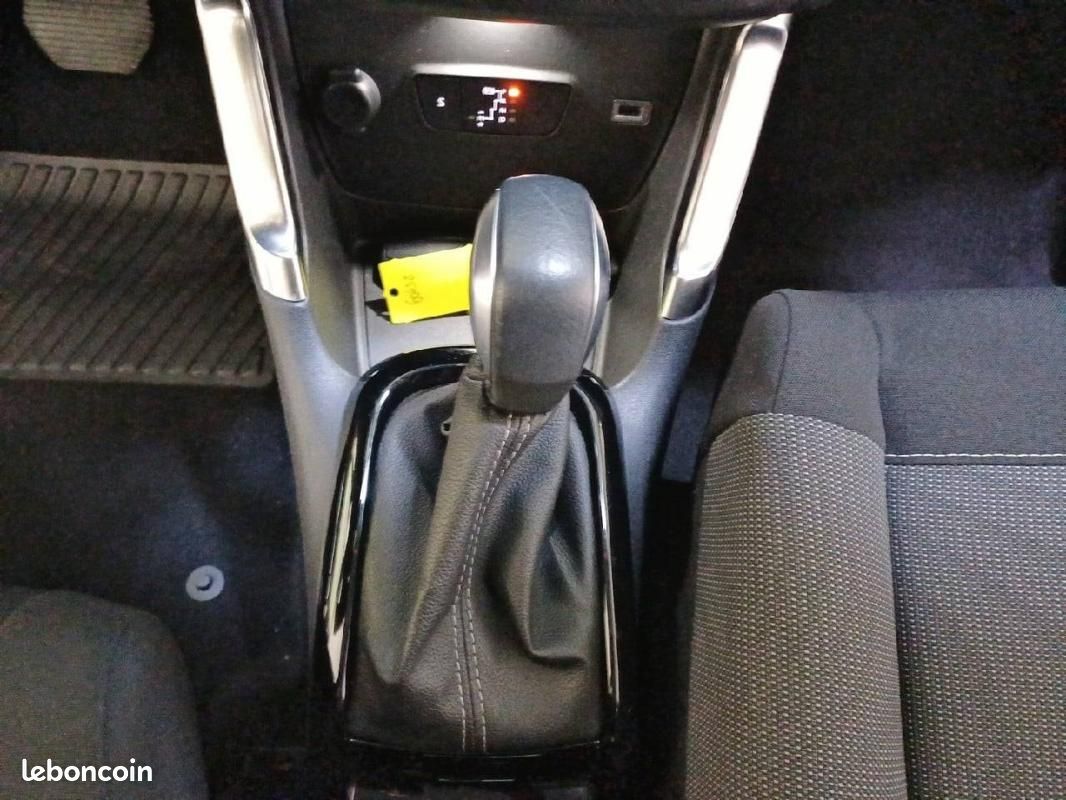 Citroën C3 Aircross BlueHDi 120 S&S EAT6 - Shine (image 14)