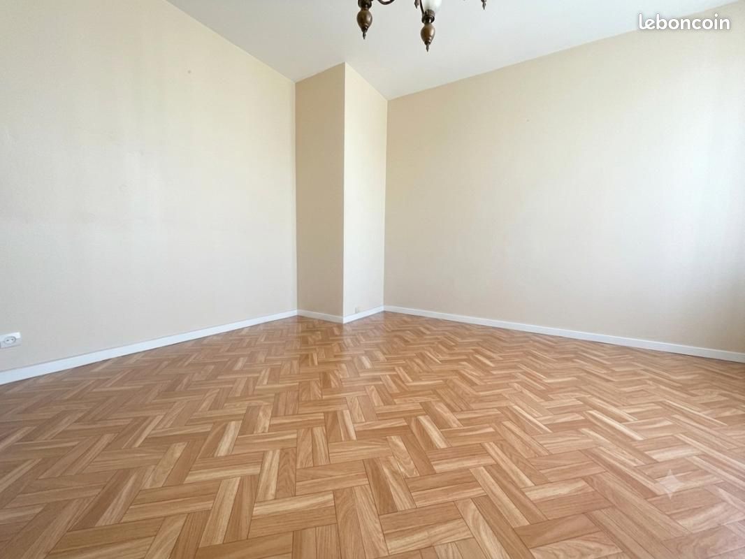 Appartement 4 pièces 67 m² · à Fontaine · 67 m² · 75 000 €