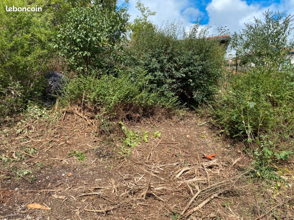 Terrain 200 m² Cessy · 305 000 €