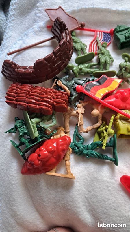 Baril de soldats plastiques - jouets rétro jeux de société figurines et