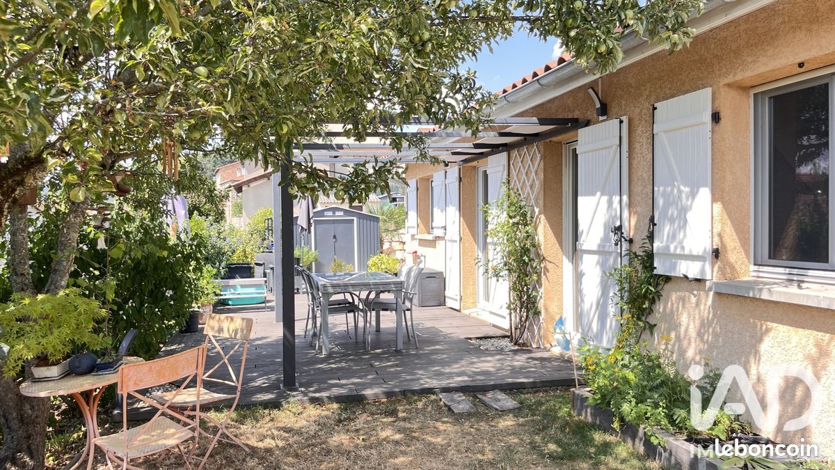 Maison 5 pièces 106 m² · à Villechenève · 106 m² · 280 000 €