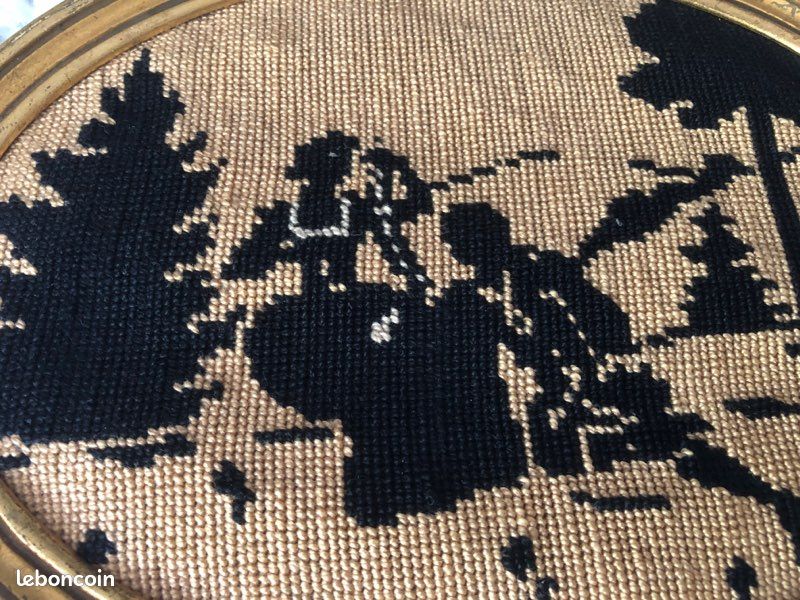 Cadre médaillon, Broderie Vintage, scène galante (image 4)