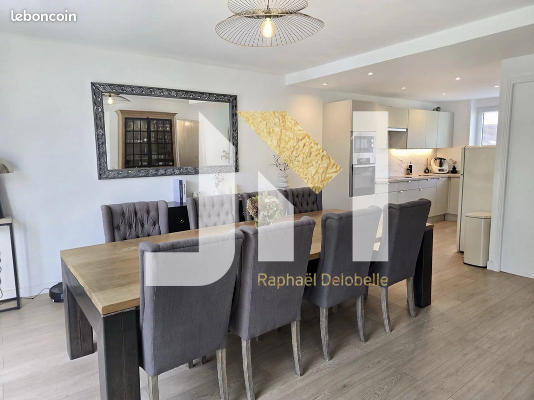 Maison 8 pièces 146 m² · à Sebourg · 146 m² · 425 000 €