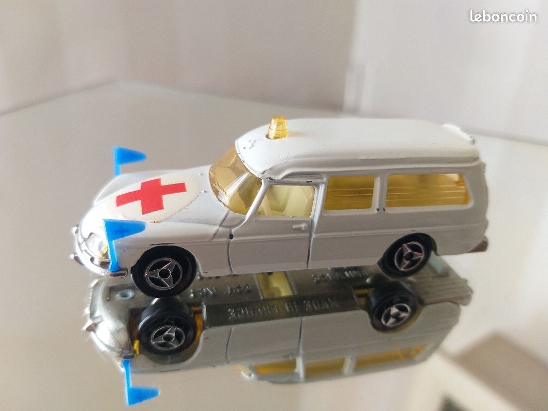 Majorette ancienne Citroën DS21 anbulance (image 2)