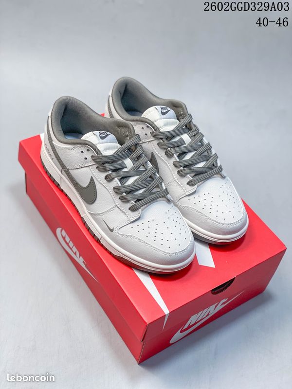 Chaussures Nike, excellent état, taille 43, couleur : Blanc (image 6)