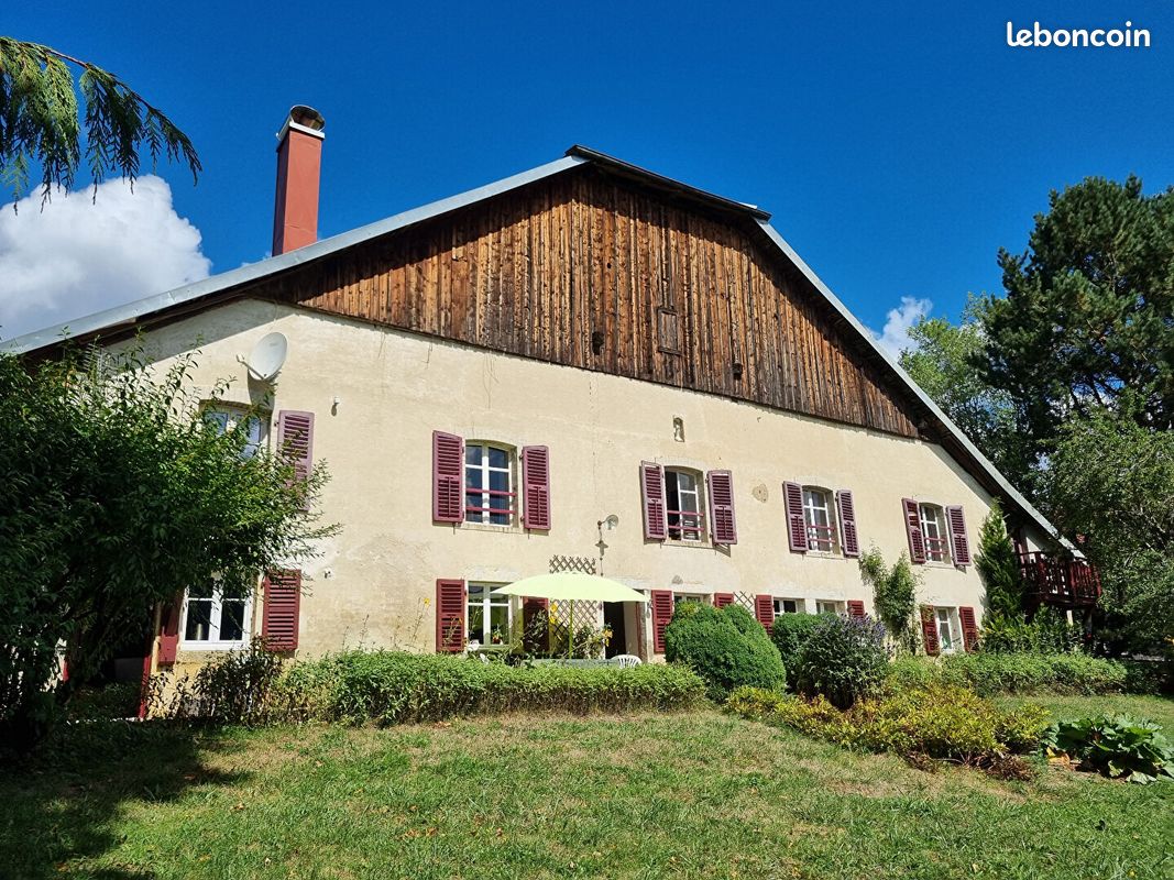Maison 10 pièces 309 m² · à Pays-de-Montbenoît · 309 m² · 472 500 €