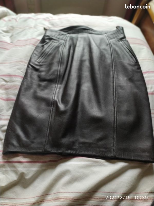 Jupe en cuir marron presque noire taille 40 (image 7)