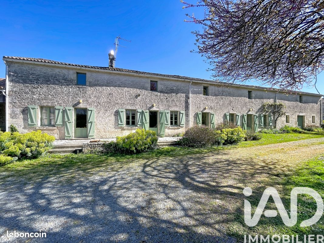 Maison 8 pièces 230 m² · à Saint-Pompain · 230 m² · 280 000 €